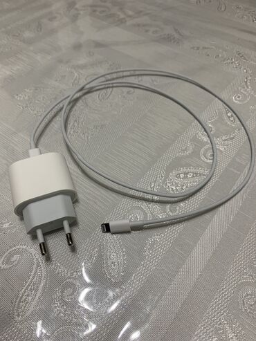 20w adapter: Adapter Apple, 20 Vt, İşlənmiş