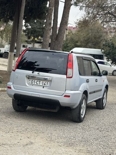 дом на колёсах: Nissan X-Trail: 2 l | 2000 il Universal