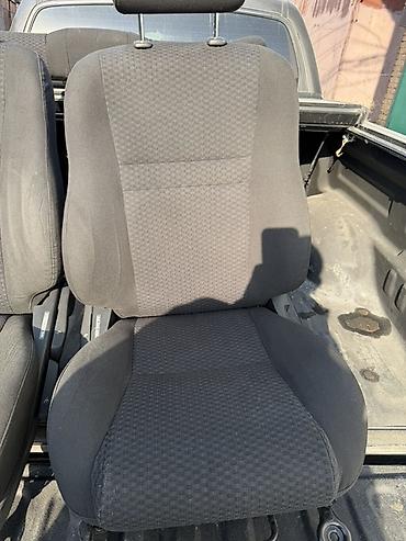 Тойота Авенсис 2 поколение (не версо) Пара передних автомобильных