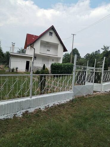 Kuće na prodaju: 180 kv. m, 3 sobe — 1
