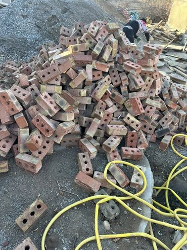 кирпичи купить: Кирпич керамический пустотелый (перфорация «три отверстия»), красный