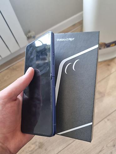 macbook pro m4: Samsung Galaxy Z Flip7, Б/у, 256 ГБ, цвет - Синий, 2 SIM — 1