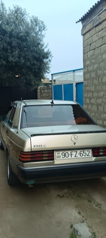 Mercedes-Benz: Mercedes-Benz 190E sedan - Korpus: 4 qapılı sedan, “bej/qızılı” rəng — 4