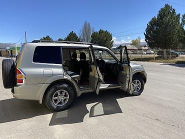обмен на квартиры: Mitsubishi Montero: 2001 г., 3.5 л, Автомат — 6