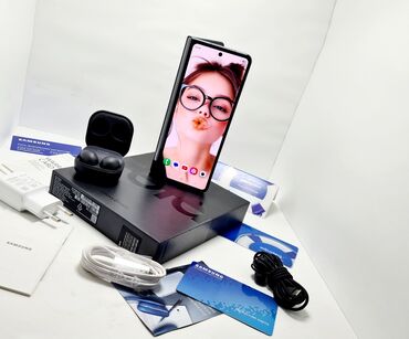 компьютерные сумки: Samsung Galaxy Z Flip 4, Колдонулган, 512 ГБ, түсү - Кара, 1 SIM, 2 SIM, eSIM
