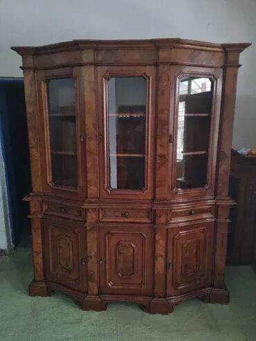 Stilske vitrine: Prelepa vitrina. Odlicno stanje. Visina 220cm Sirina 190 cm Dubina 45 na lalafo.rs — 1 Stilske vitrine: Prelepa vitrina. Odlicno stanje. Visina 220cm Sirina 190 cm Dubina 45 — 1