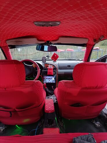 мтз трактор 82 1: Mazda 323: 1994 г., Механика, Хетчбек