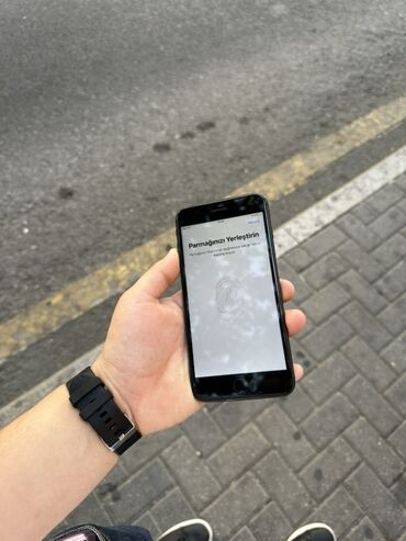 ayfon telefonu: IPhone 8 Plus, Qara, Barmaq izi