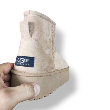 Ugg obuća: Ugg čizmice NOVO

Novo
Brojevi 36 do 41

fb Moja Kupovina 1 — 2