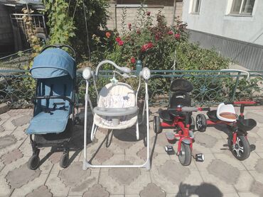 коляски ремонт: Продаются детская коляска, велосипеды, качалка. качалка автоматически