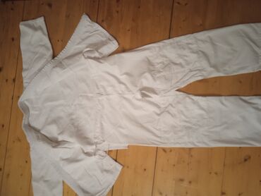 idman paltarı: Karate Paltarı Yenidi az müddətdə işlənib Yenidir defekti yoxdur