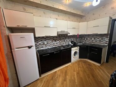 metbex mebli: Metbex mebeli 300azn. Olcu bilinmir. Uzerinde hecne verilmir. Unvan