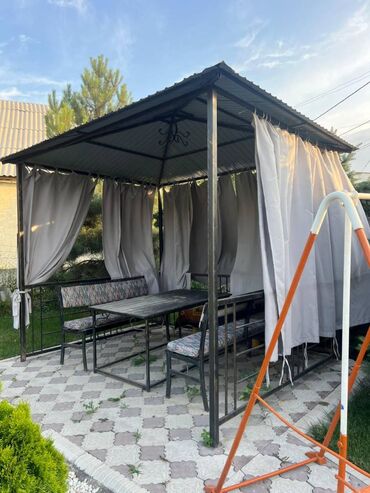 купить мебель для кафе бу: Продам беседку со столом и стульями! В хорошем состоянии!
