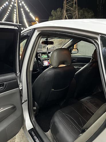 led panel: Toyota Prius (2-ci nəsil) hibrid hetçbek - Gümüşü/gri rəngli kuzov - — 7