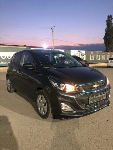авто в рассрочку без первоначального взноса: Chevrolet Spark: 2017 г., 1 л, Автомат, Бензин