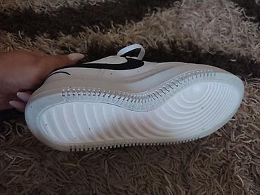 eb studio obuca: Nike sportske patike – model sa povišenim đonom, bela boja sa crnim — 6