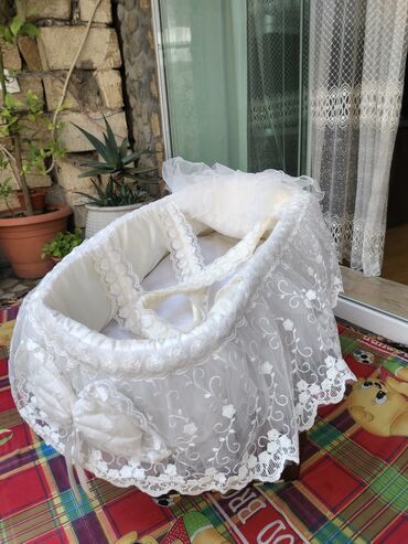 Uşaqlar üçün digər mallar: Xestexana çıxışı üçün uşaq sebeti, cəmi bir dəfə xestexana çıxışında — 12