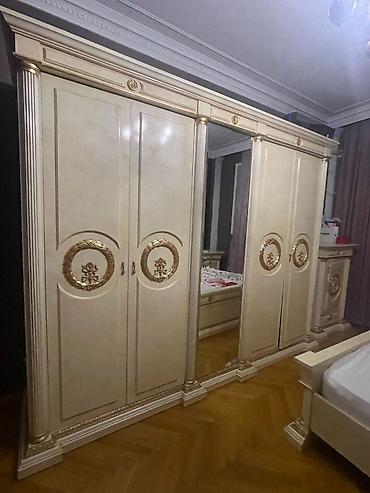 Klassik dizaynlı yataq otağı dəsti Tərkibi: - Geniş qarderob: 6