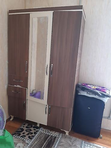 plastik dolabı: Üç qapılı paltar dolabı - Material: laminat/MDF, ağac fakturalı — 1