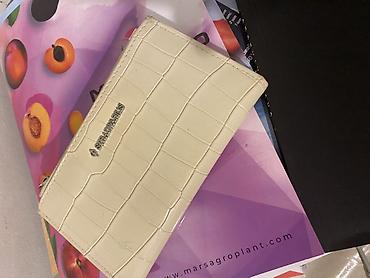 Stradivarius qadın pul qabı/cüzdan - Rəng: krem/ivory - Material lalafo.az -da Stradivarius qadın pul qabı/cüzdan - Rəng: krem/ivory - Material