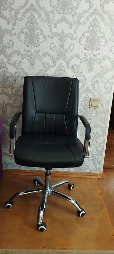 Ofis mebeli: Ofis/iş stulu – qara rəng - Material: süni dəri oturacaq və bel — 1