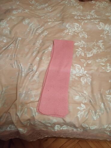 Ətəklər: Mavi və yaşıl tonlarda çiçək naxışlı, qısa ətək. Eteyin aşağı — 12