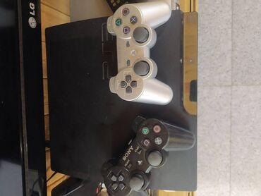 plesdeyşn 3: Playstation 3 slim icinde oyunlari ile. 2 pult ve kabeller. Tam ideal