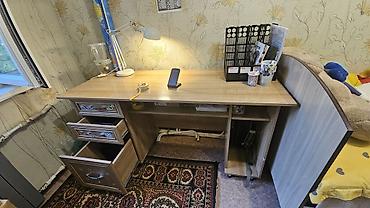 study table: Письменный/компьютерный стол из ЛДСП в цвете «дуб» с большой рабочей — 1