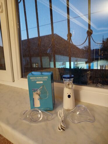 İnqalyatorlar, nebulizerlər: Portativ mesh nebulizer, ağ və mavi rəngdə, müxtəlif nəfəs alma
