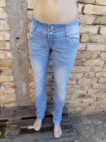 teddy kaput h: Farmerke vel M, L
Struk po 39 tegli do 42
Nogavice spolja 100