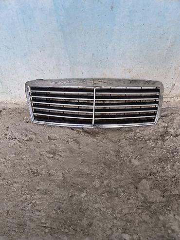 mercedes şəkilləri: Mercedes-Benz ön radiator barmaqlığı (klassik üslub). - Material — 1