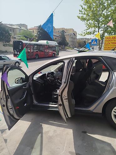 ford focus 2000: Ford Focus: 1.6 l | 2013 il 200000 km Sedan — 2