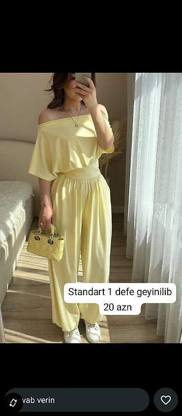 səndəl ayaqqabı: Açıq sarı rəngdə qadın kostyumu (üst + şalvar) - Üst: çiyindən açıq — 1