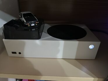 геймпад xbox 360: Продаю Xbox Series S 512GB. В комплекте годовая подписка Game Pass