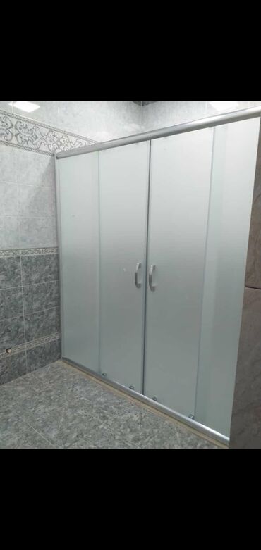 Duş kabinaları, arakəsmələr: Yeni Arakəsmə, Düzbucaqlı, Pulsuz çatdırılma — 17