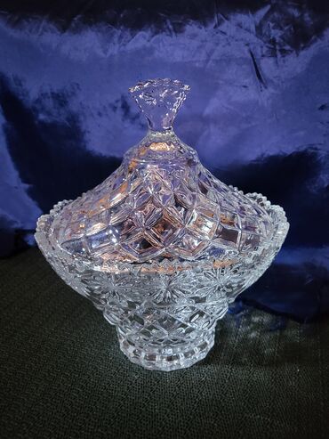 Kuhinjski setovi: Bimbonijera nova,pun rad. Bombonijera izgleda kao kristalna,ali — 1