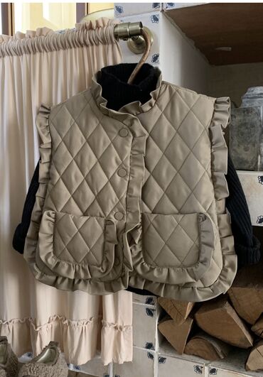 куртка безрукавка: Классные безрукавки в наличии 2штук Размеры 130см и 150 см Качества