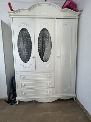 islenmis generator satisi: Oğlan və qız üçün, İşlənmiş, 3 qapılı, Açılan, Düz dolab