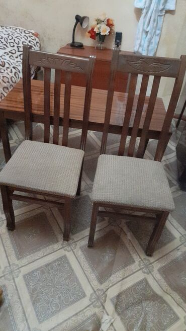 Masa və oturacaq dəstləri: Qonaq otağı üçün, Açılmayan, Dördbucaq masa, 2 stul — 1