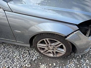 za motor: DESNO KRILO ZA W204 ZA MERCEDES BENZ C 160, C 180, C 200 . OD 2007 — 1