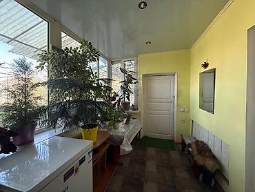 Продажа коттеджей и домов: 🏡 Продается дом! 📍 г. Каракол, ул. Алыбакова, в 5 минутах от центра — 5