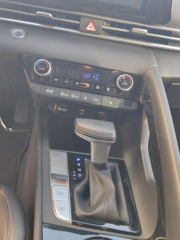 Hyundai: Hyundai Elantra: 1.6 l | 2021 il Sedan — 8