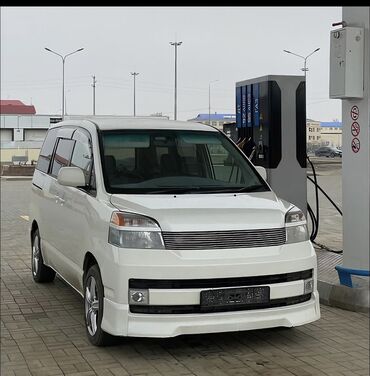 срочно продать машину: Toyota Voxy: 2003 г., 2 л, Автоматические, Газ, Минивэн