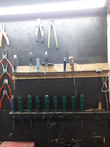 Digər alət dəstləri: Peşəkar mexaniki alətlər komplekti Təsvir: - Dəzgah tipli divar — 3