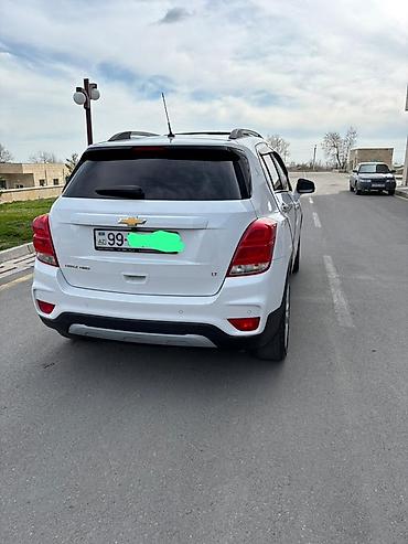 Chevrolet: Chevrolet Trax (LT) – kompakt krossover Xüsusiyyətlər: - Kuzov: ağ — 2