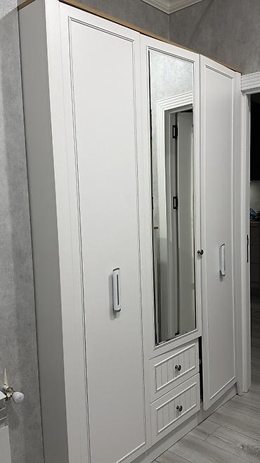 Ev üçün mebel: İşlənmiş, 3 qapılı, Güzgülü, Ağ, Taxta, Açılan, Düz dolab — 1