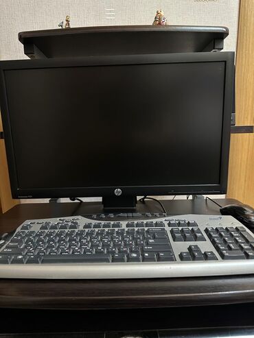 Masaüstü kompüterlər və iş stansiyaları: Kompüter dəsti və kompüter masası Tərkib: - HP ProDisplay P221 LCD — 3