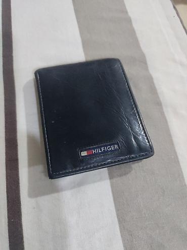 mirvari reng: Tommy Hilfiger kişi pulqabısı – qara rəng, klassik ikiqat — 3