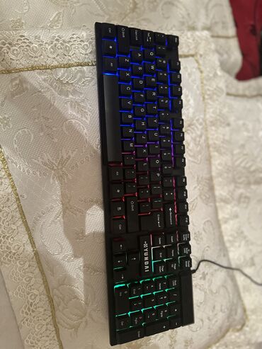 Klaviaturalar: Klaviatura RGB Islenmeyib originaldir