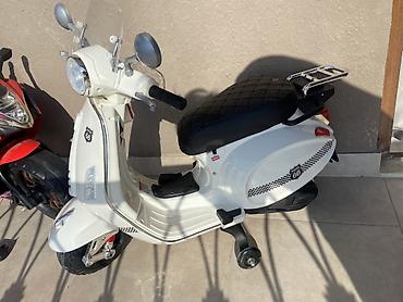 skuter təmiri: Uşaq üçün elektrikli skuter – klassik Vespa üslubunda - Rəng: ağ — 1